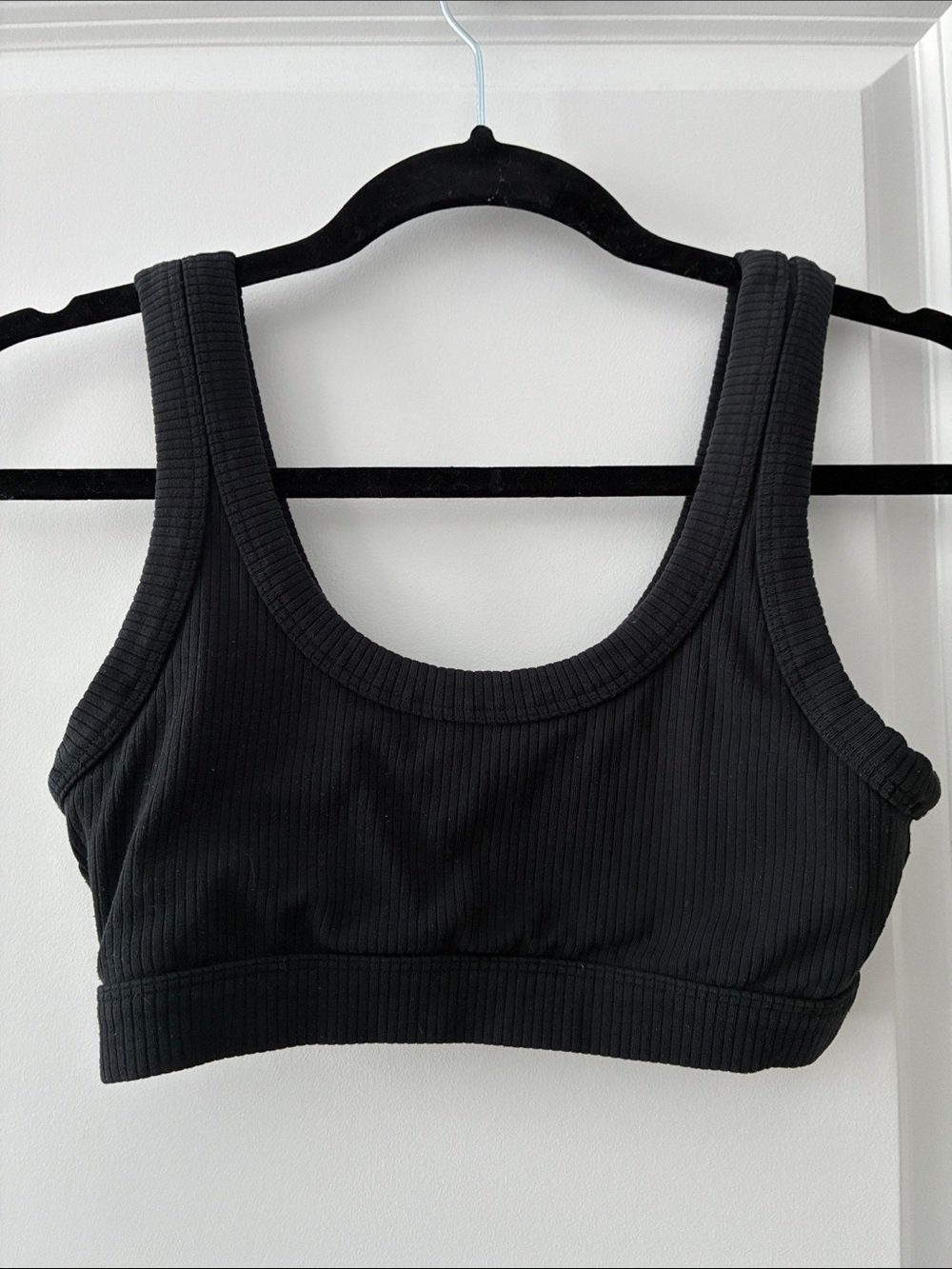 ALO Yoga Size XS Wellness Ribbed Essential Bra - Black - Picture 4 of 5